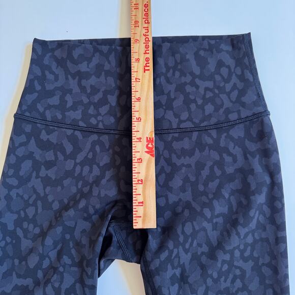 Lululemon Wunder Under High-Rise 28" Legging Wild Thing Camo Size 4 EUC W5BTES - Picture 11 of 12